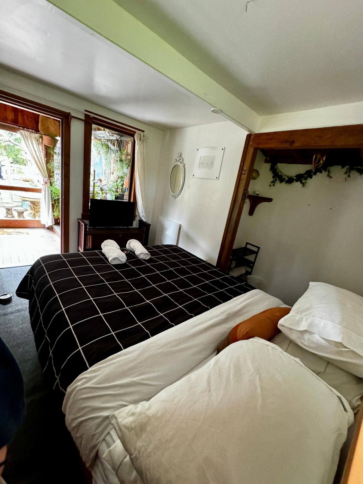 Waiheke Island Guesthouse Ostend Екстер'єр фото